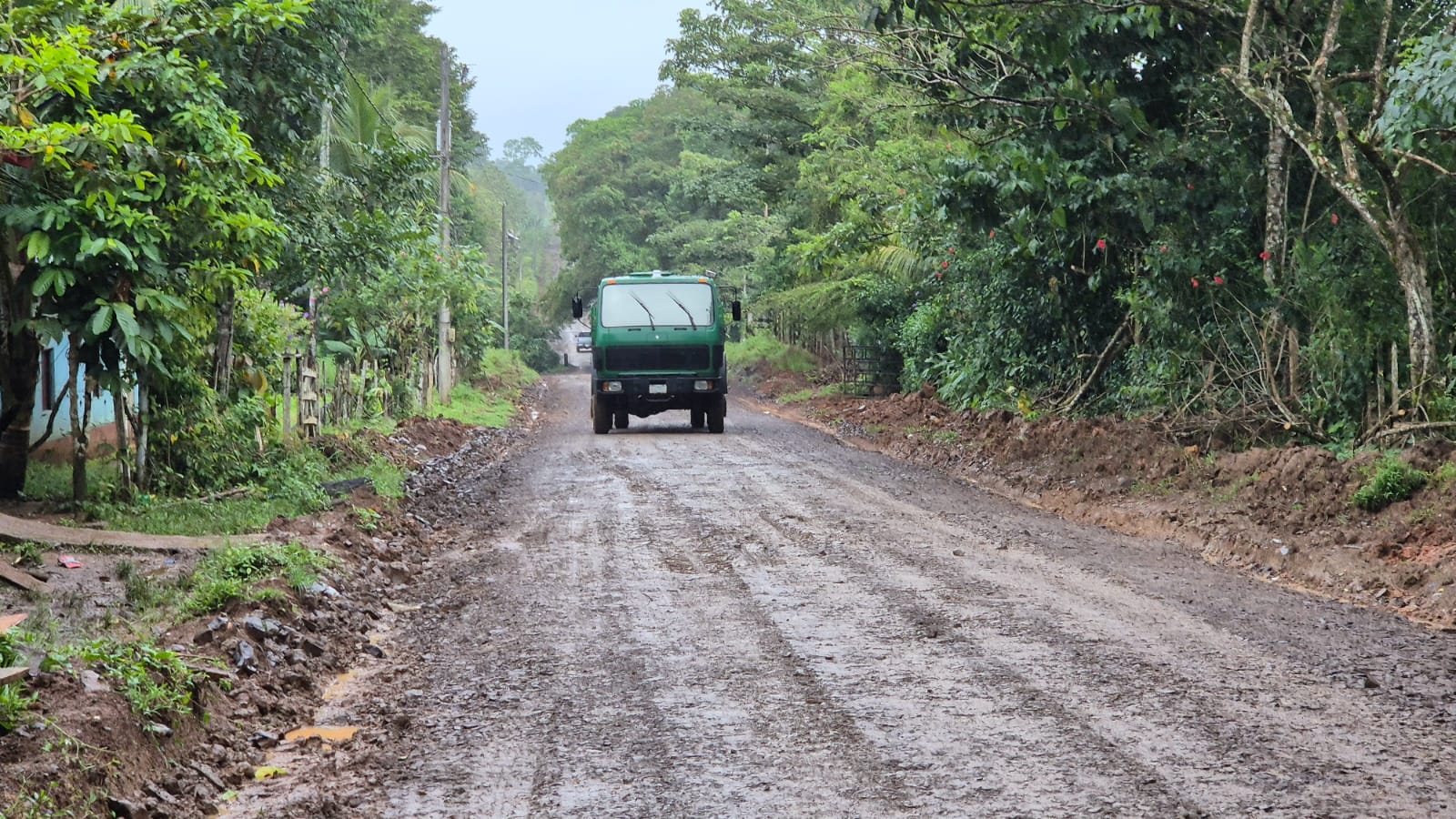 Inauguración de 03 km de Camino entre las Comunidades de los Pintosy el Torno.